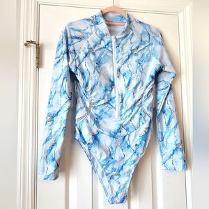 Shien Swimsuit Long Sleeve Size XL Zip Up in White, Blue and Gold. NWOT